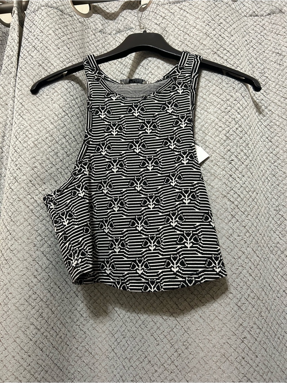 Zara Black & White Geometric Crop Tank